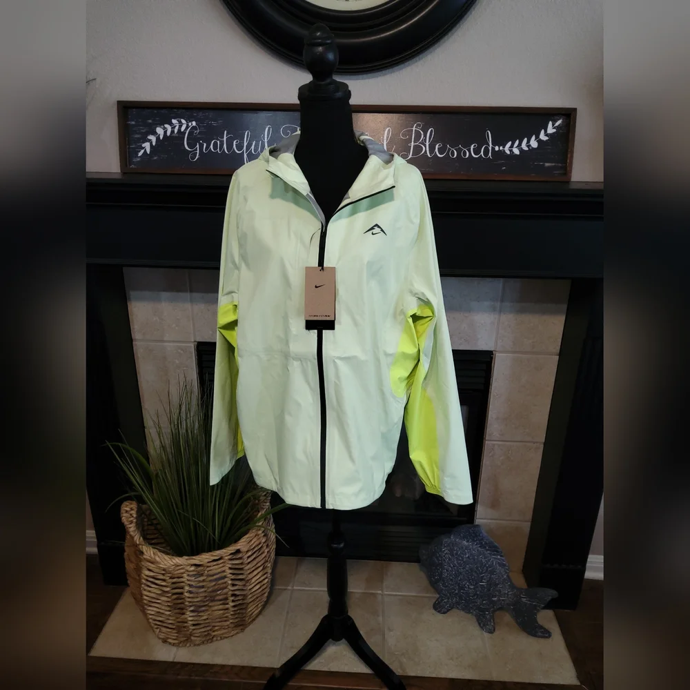 Nike Men's Light Green Jacket - Picture 1 of 12